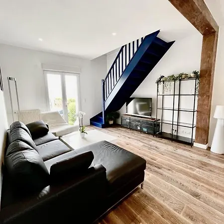 Beautiful And Spacious House In Front Of The Sea Casa de Férias *