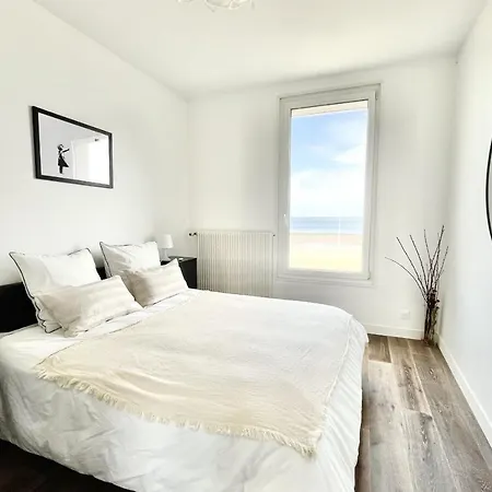 Casa de Férias Beautiful And Spacious House In Front Of The Sea